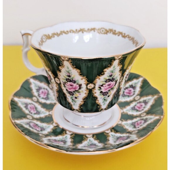 Royal Albert Bone China Cup & Saucer Royal Series "Buckingham" 1970's - Picture 1 of 13
